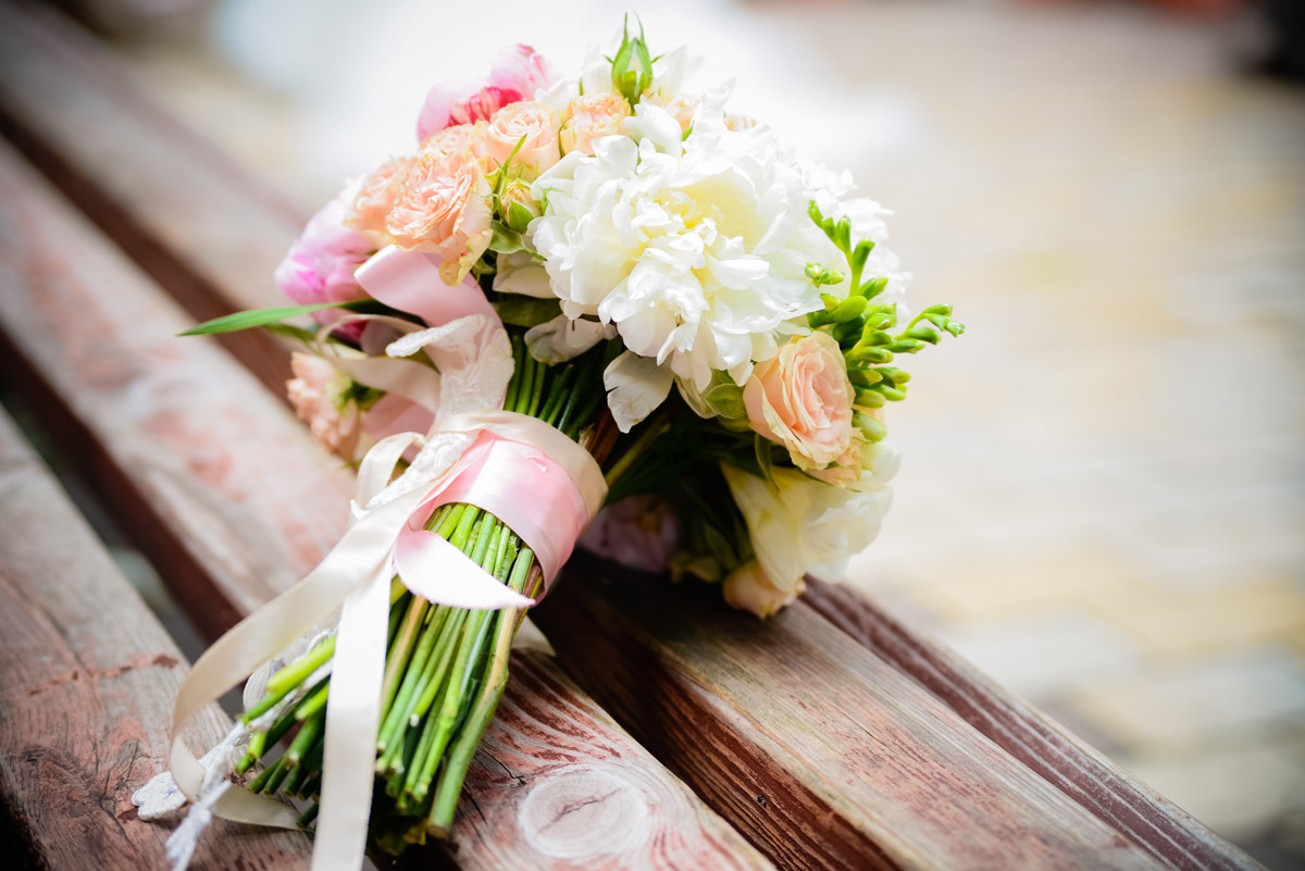 Pros and Cons of Faux vs. Real Flowers for Wedding Decor